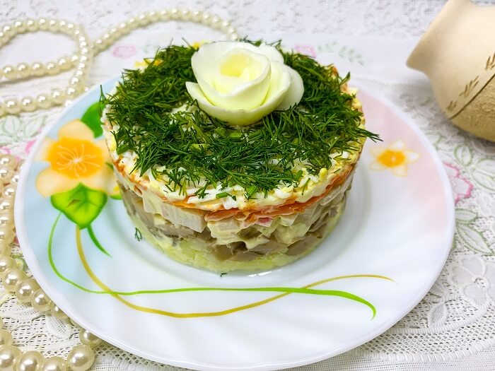 Рецепты салатов с маринованными груздями