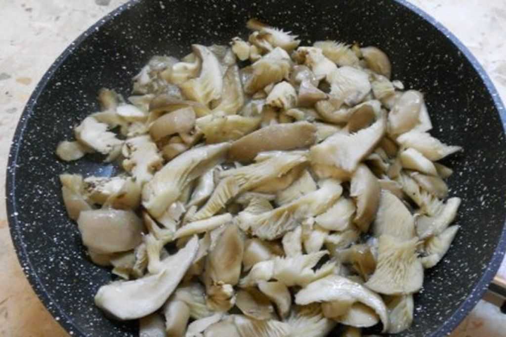 Сколько по времени жарить грибы на сковороде