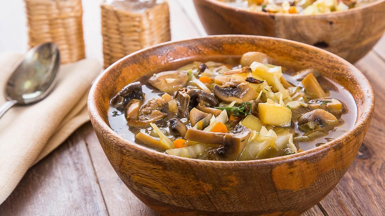 Щи с грибами и свежей капустой: рецепты