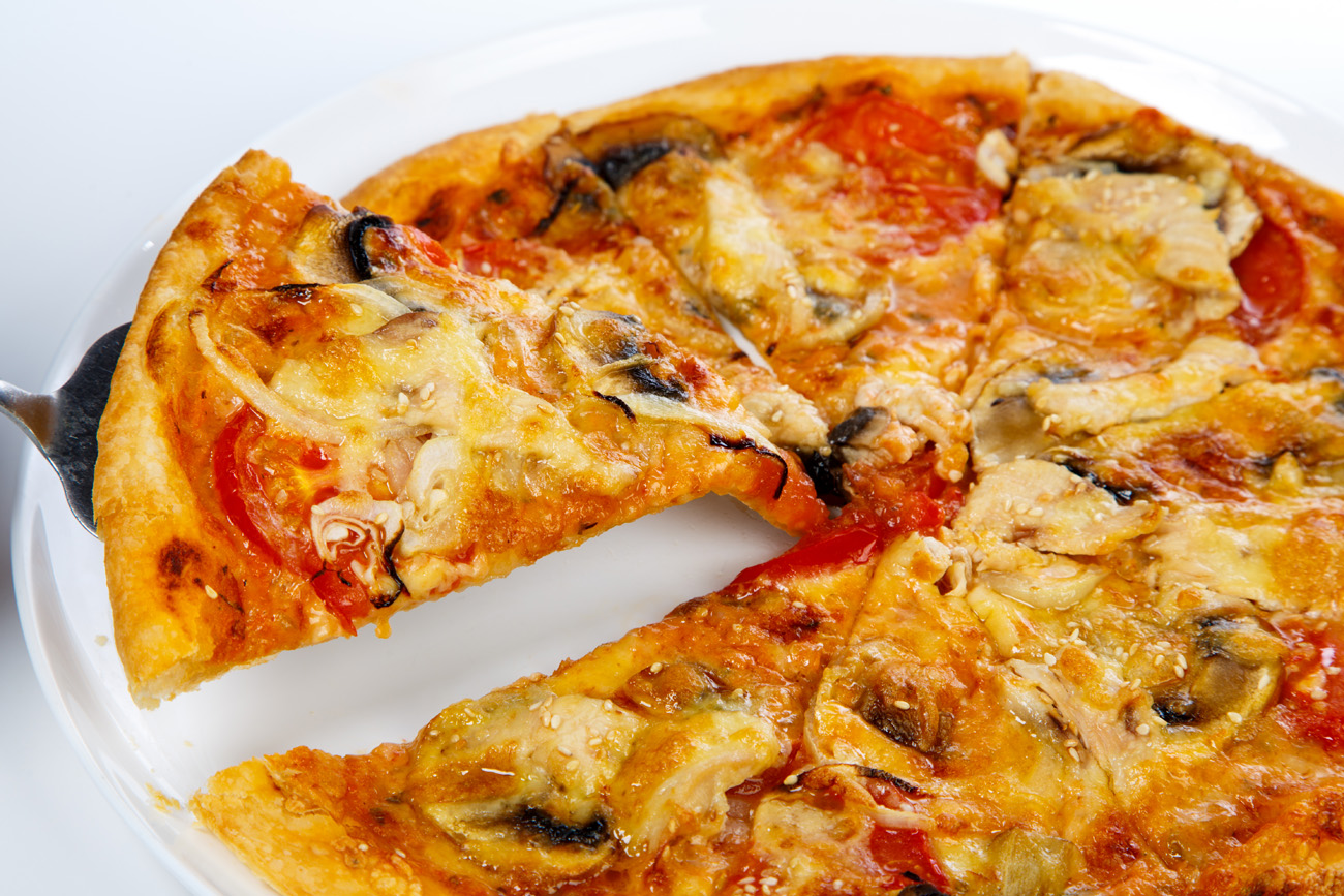 рецепт домашней пиццы с колбасой сыром и шампиньонами фото 94