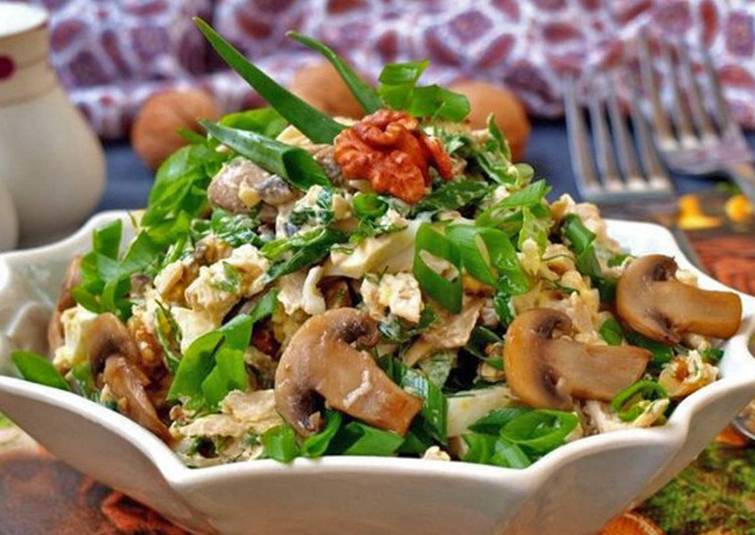 Салат с белыми грибами и курицей: 11 простых рецептов приготовления с фото в домашних условиях