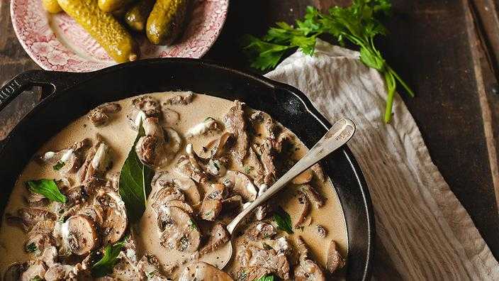 Бефстроганов из говядины – 12 классических рецептов мяса с подливкой на сковороде