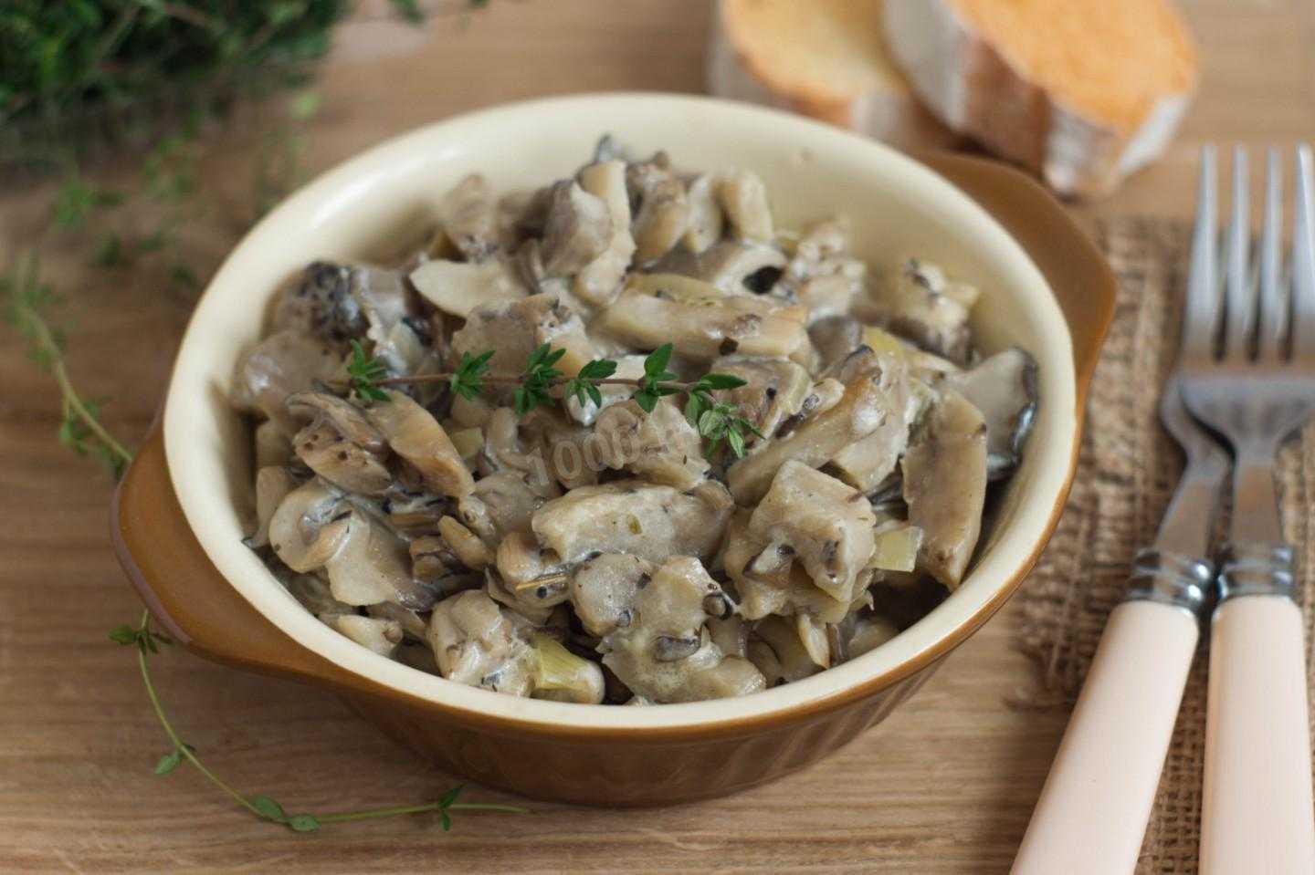 Как приготовить грибы в сметанном соусе на сковороде