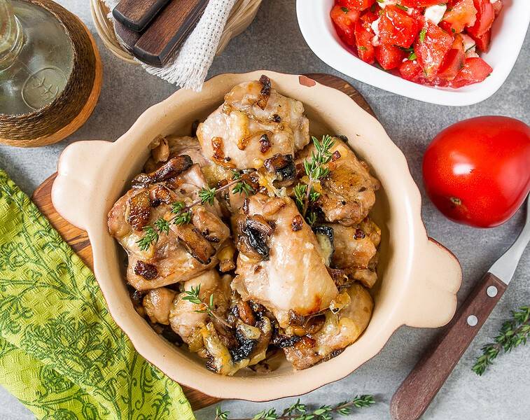 Курица с грибами в сливочном соусе - 47 рецептов приготовления пошагово - 1000.menu