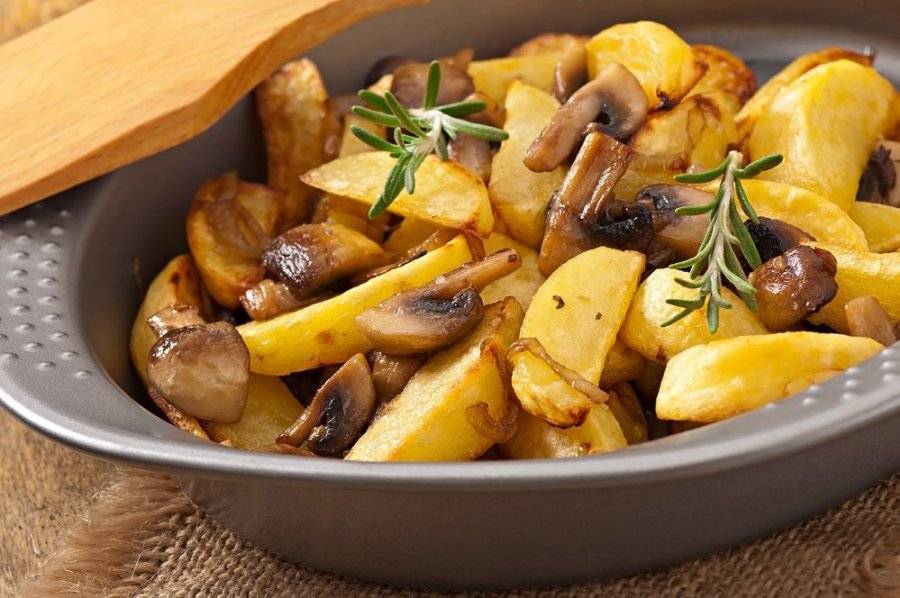 Картошка с грибами: топ-8 рецептов, пошаговое приготовление