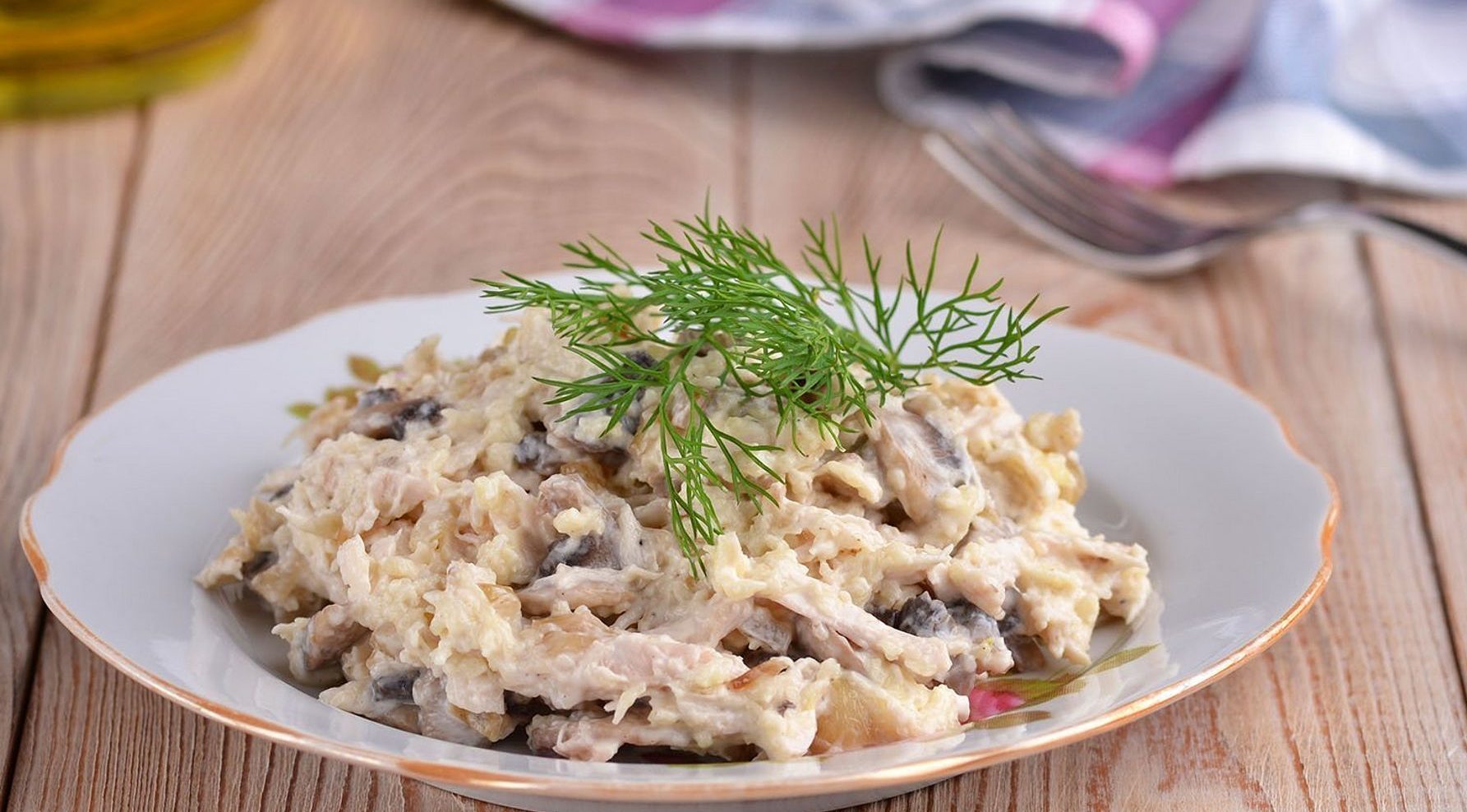 Салаты с грибами и курицей: 12 простых очень вкусных салатов