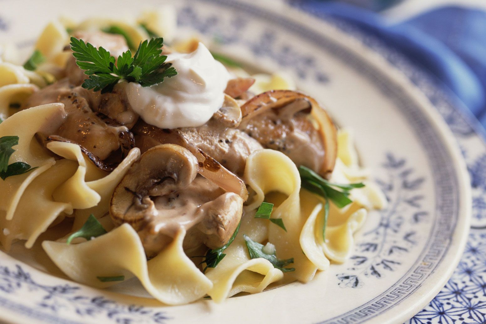 Бефстроганов из говядины с грибами – вкусно и сытно: 3 главных рецепта
