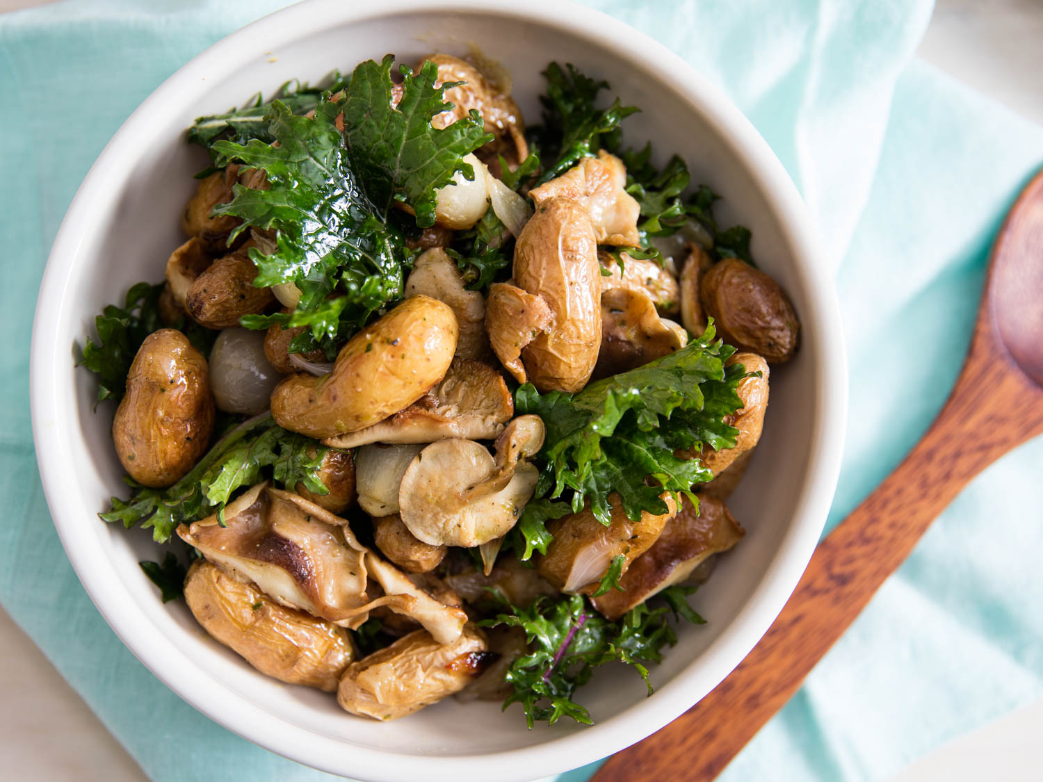 Салаты с маринованными грибами: фото, рецепты простых и очень вкусных салатов с маринованными грибами