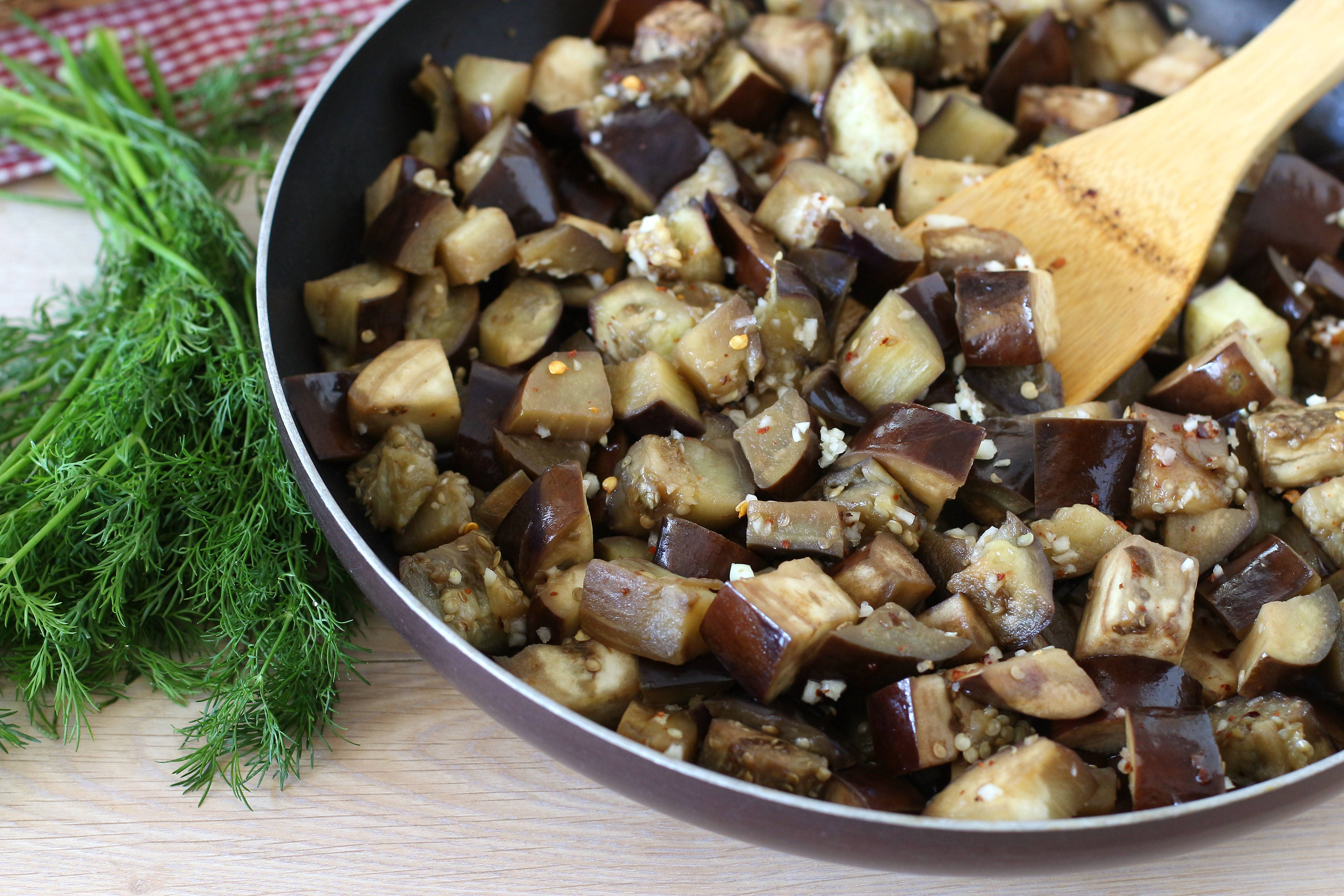 Баклажаны с шампиньонами: рецепты приготовления консервированных закусок на зиму и блюда на каждый день