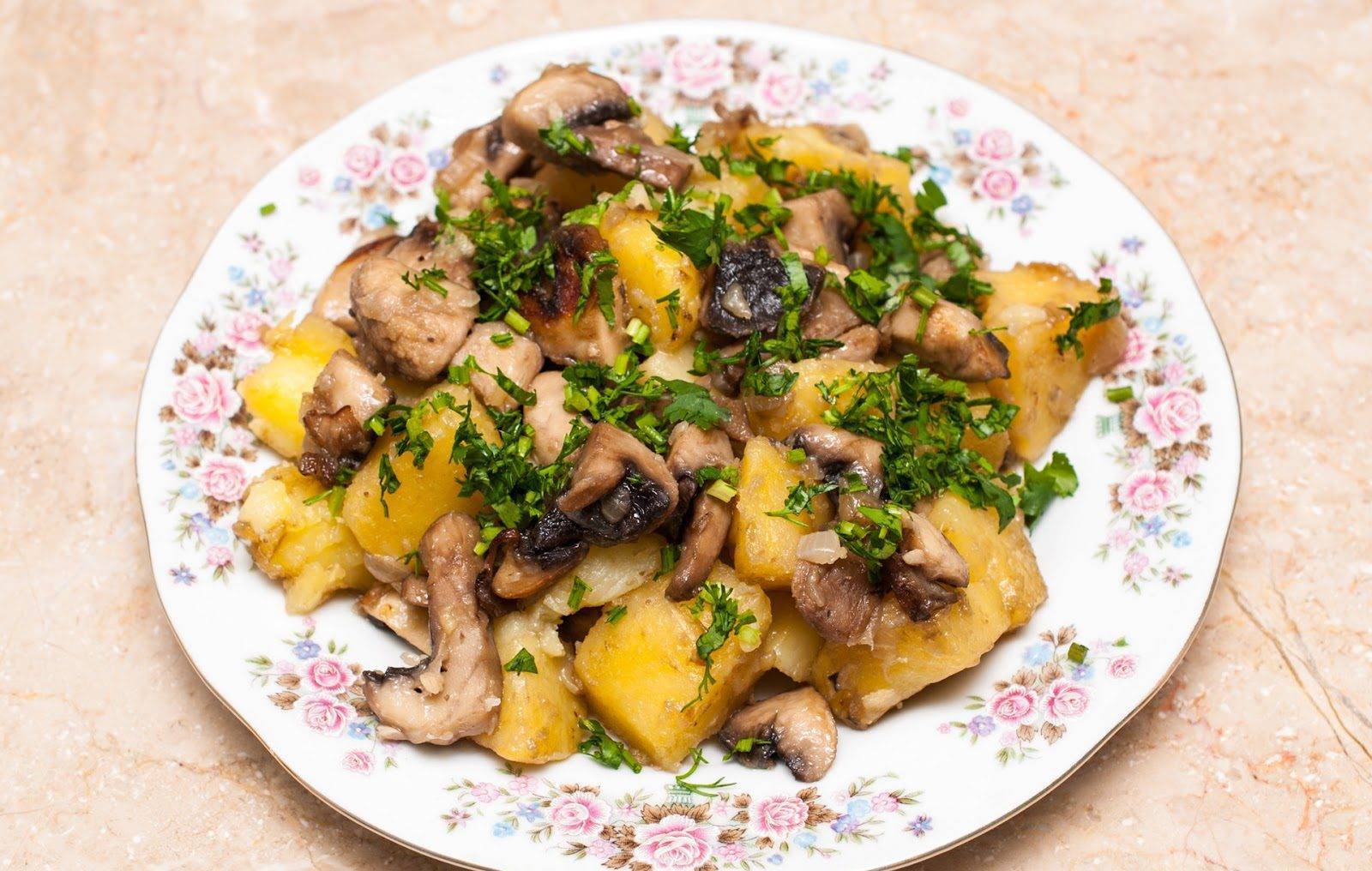 Картошка тушеная с грибами – 10 рецептов