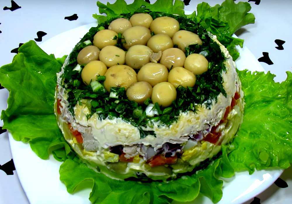 Салат грибная поляна — рецепт с шампиньонами и курицей