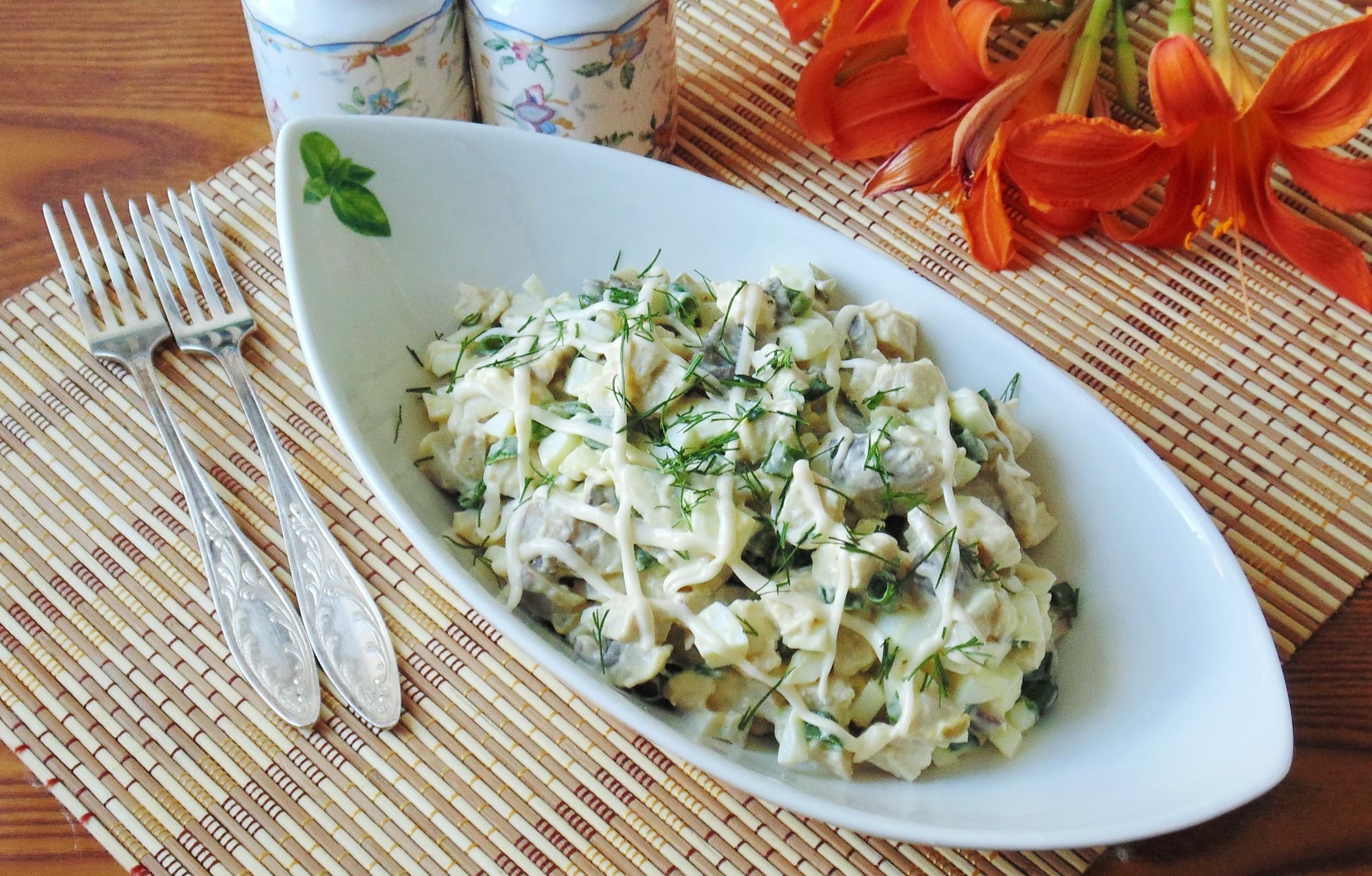 Салат с курицей и грибами — 14 очень вкусных рецептов