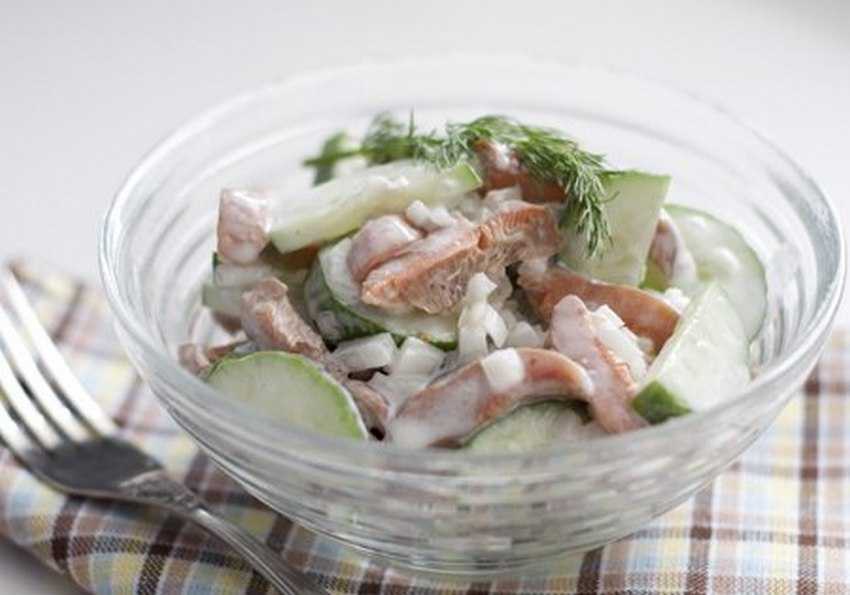 Салаты с солеными груздями: фото и рецепты приготовления закусок в домашних условиях