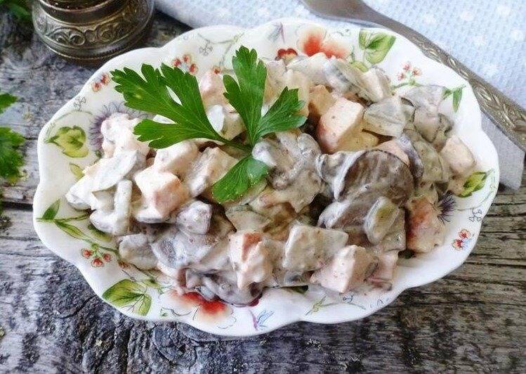 Салат из курицы и шампиньонов – 9 рецептов