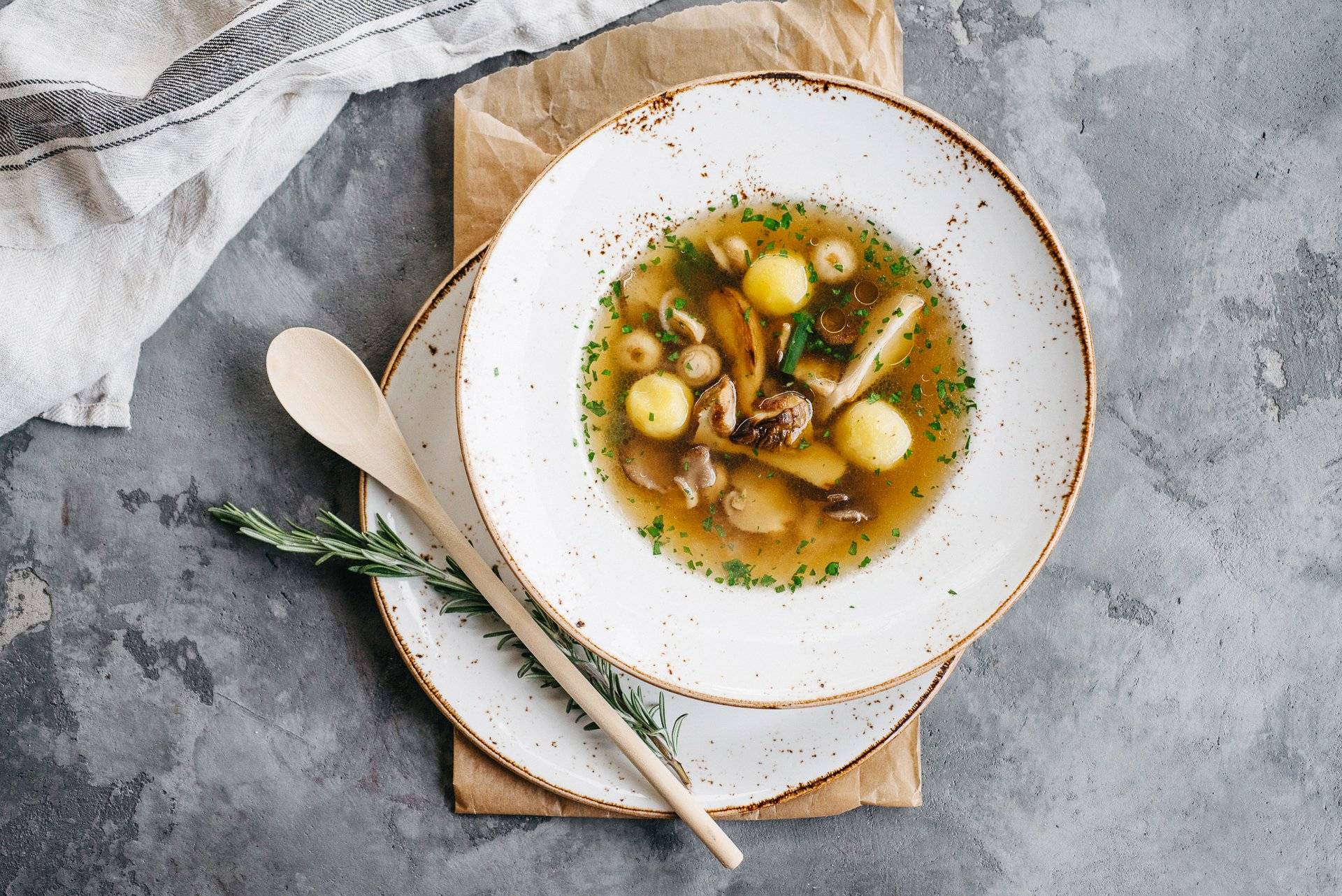 Суп из свежих белых грибов с картофелем и манной крупой (пошаговый рецепт с фото) - pro vkusnyashki
