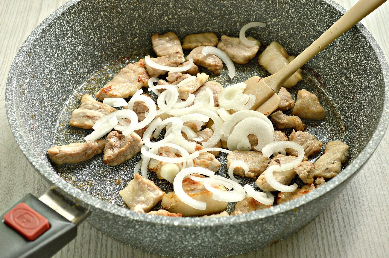 Жареные шампиньоны с луком – лучшее приготовление грибов: рецепт с фото