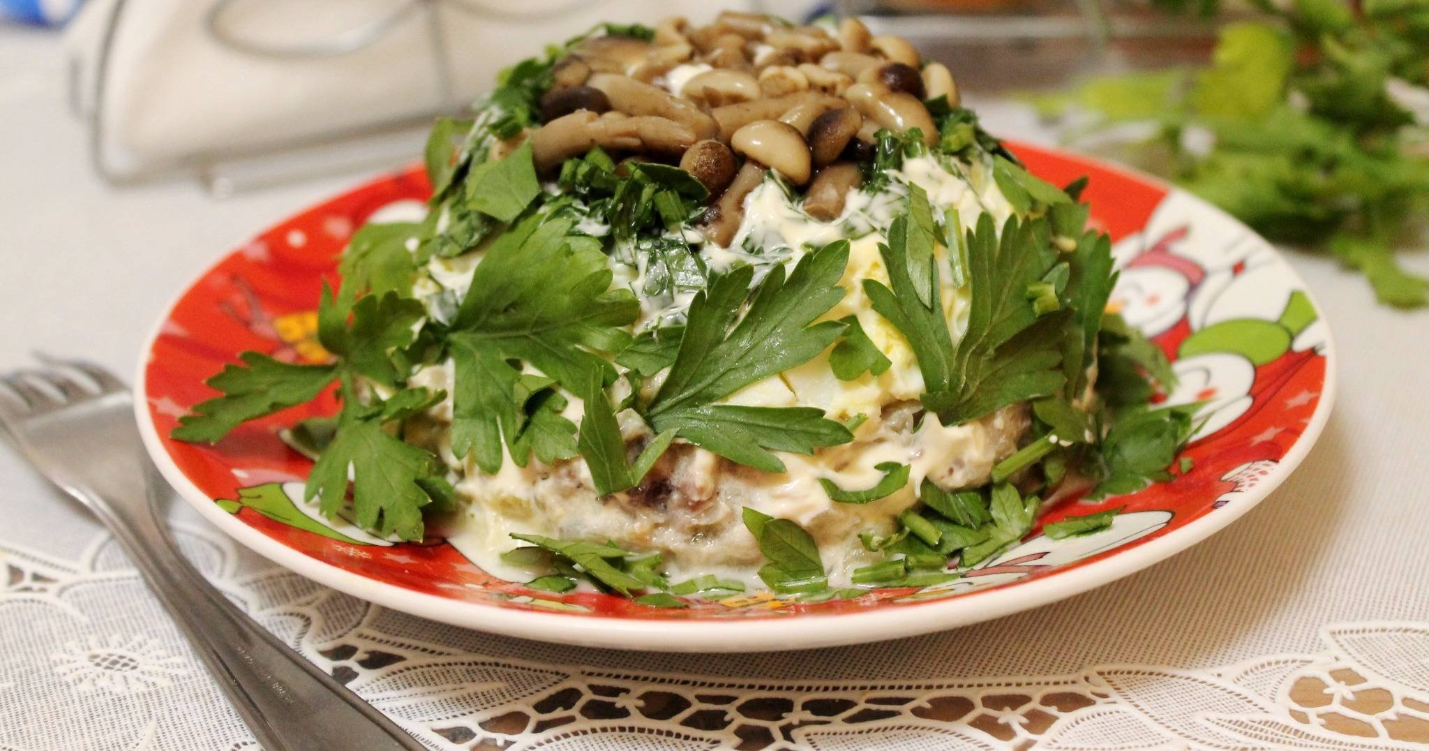Салат с ветчиной и грибами - 7 пошаговых рецептов с сыром, огурцом, кукурузой