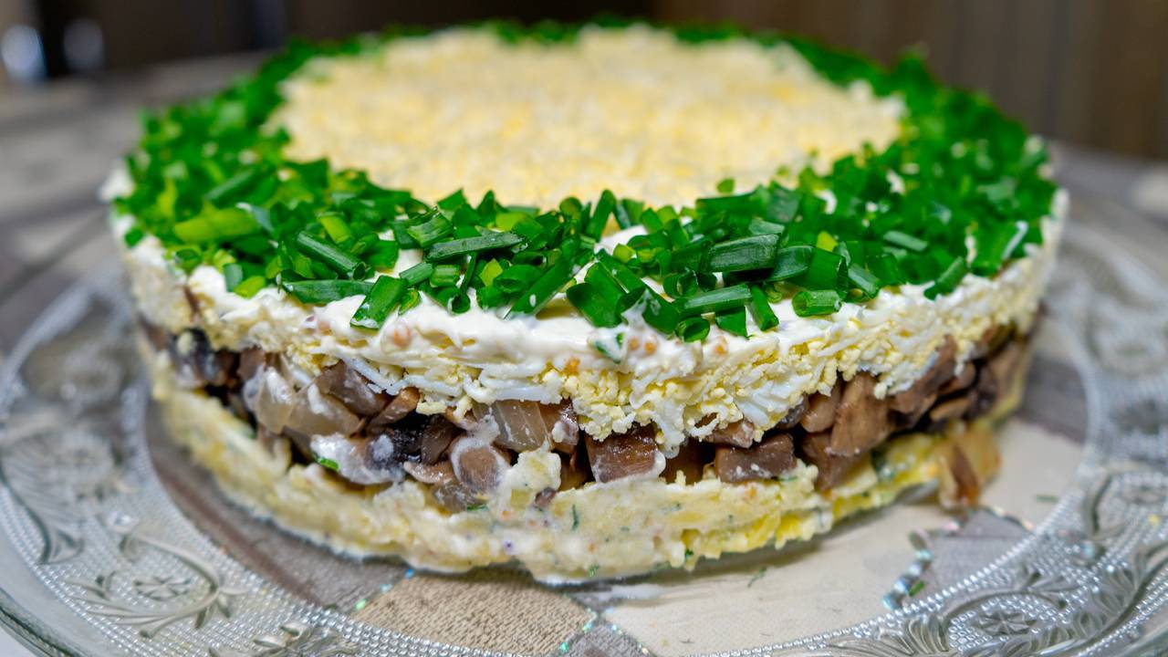 Салат с грибами: самые вкусные и простые рецепты грибного салата