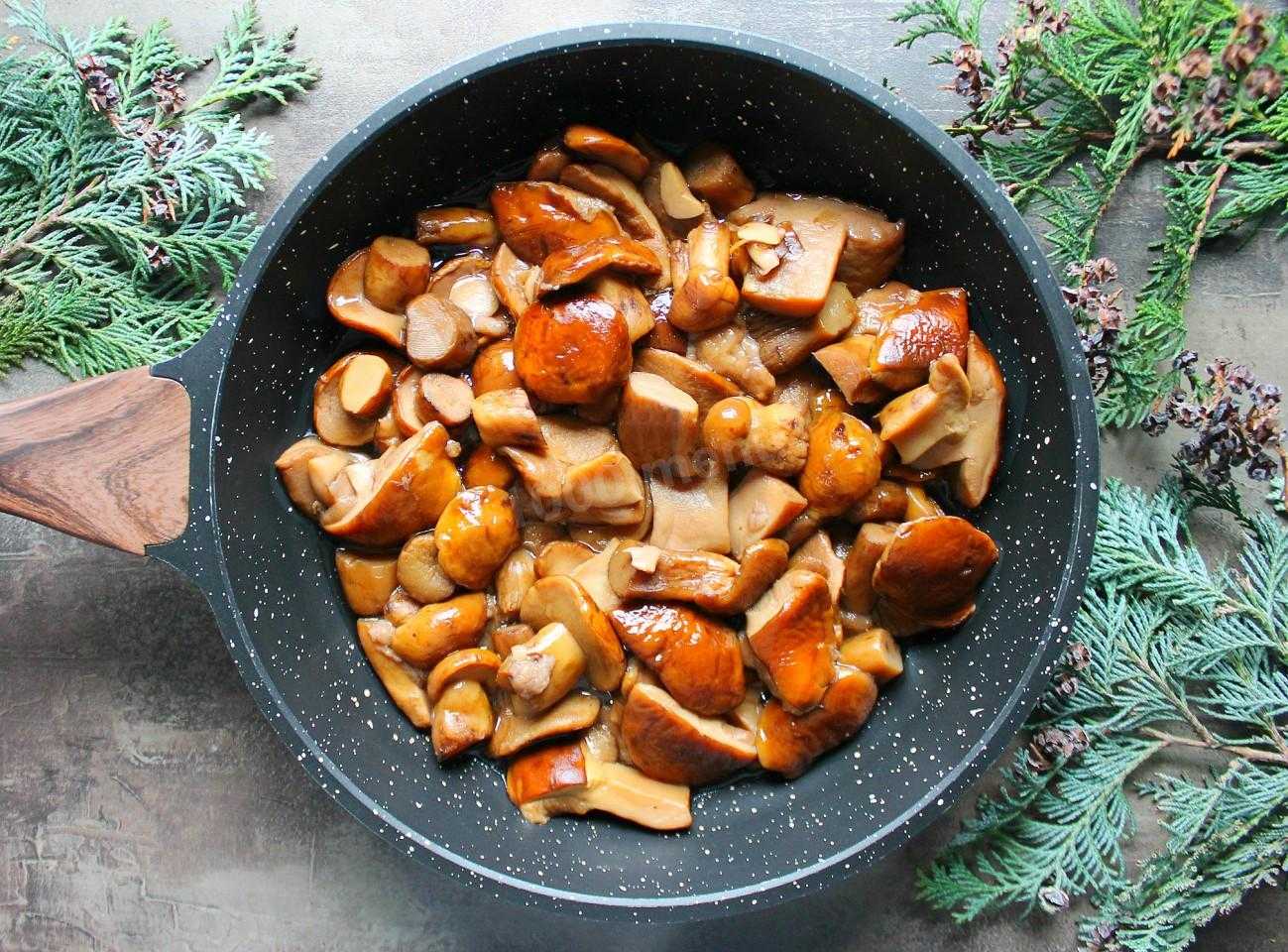 Жареная картошка с маслятами - 3 рецепта жарки в разной посуде