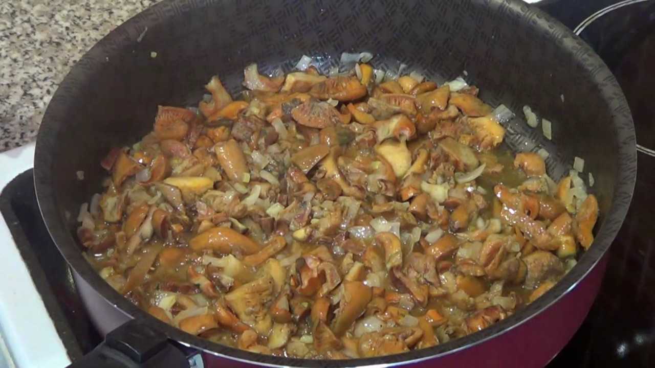 Жареная картошка с грибами на сковороде - рецепт с фото пошагово